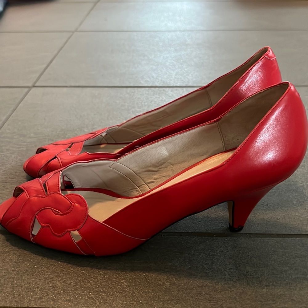 Vintage Van Eli Red Heels